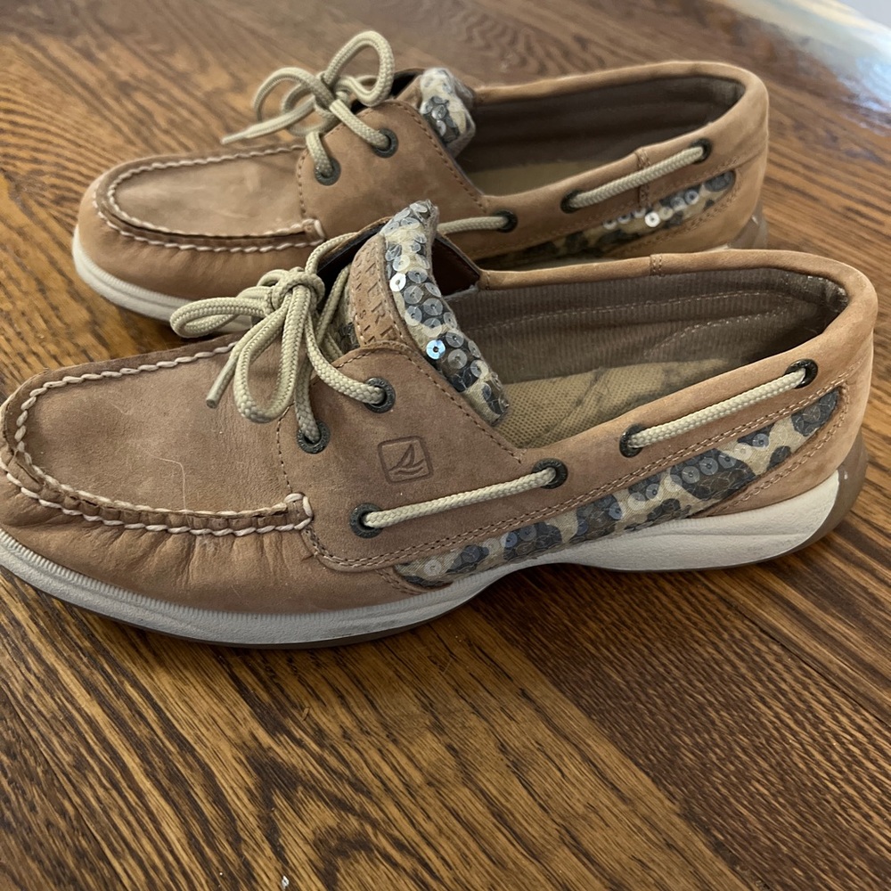 Sperry boat shoes size 8